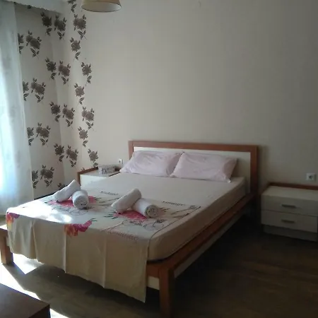 Апартаменты Olena House *